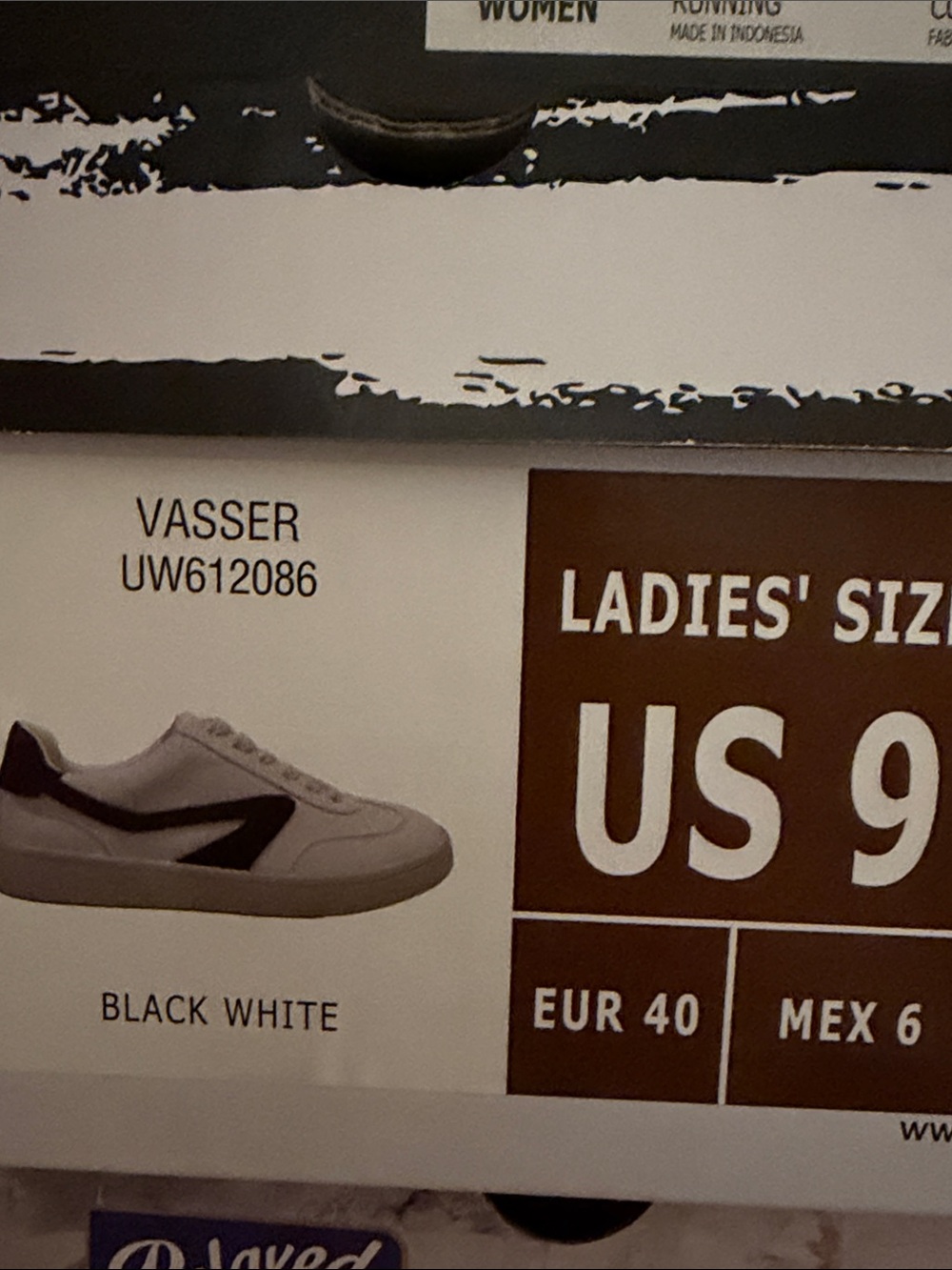 NWT Dolce Vita Women’s Sneakers white/black size 9